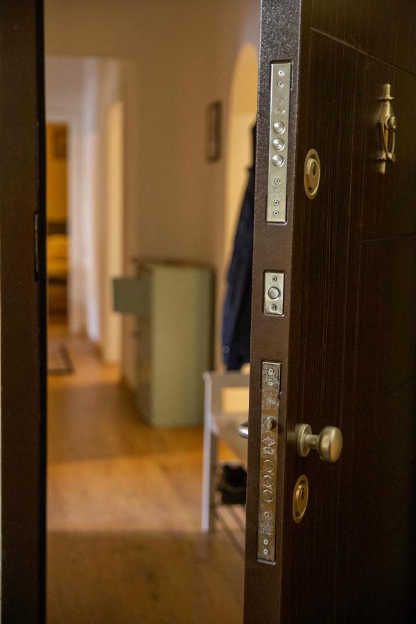 Central Sofia 3-Bedroom Apartment - Urban Art Gallery - Free Parking! Exteriör bild